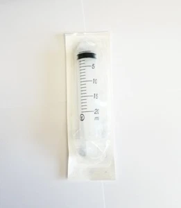Syringe 20ml refilling/aspirating/bleeding/brake fluid/oil/water - Sterile BNIP - Picture 1 of 3