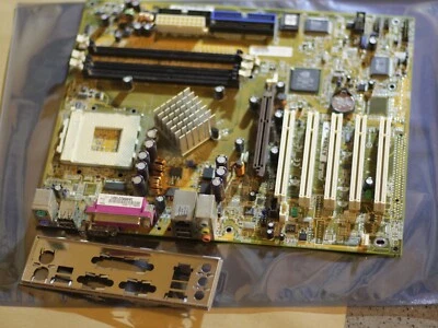 Asus Socket 462 / A Motherboard A7N8X-X REV. 2.00 AGP PCI audio FDD ISA - Image 1 of 4