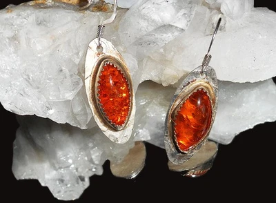 Серьги-капли из чистого серебра ручной работы с натуральным балтийским янтарем - Изображение 1 из 4