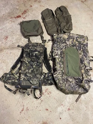 Eberlestock F1 Mainframe + vapor 5000 + bat wing x 2 + EMOD lid - Image 1 of 4