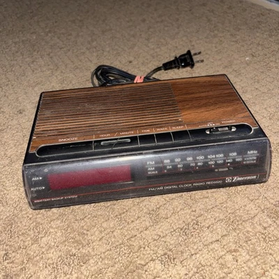 Emerson Digital Alarm Clock Radio RED5520 Battery Red digits Vintage AM FM - Image 1 of 4