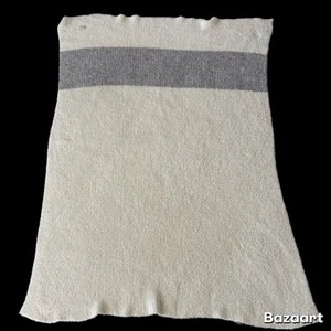 Barefoot Dreams kuschelige schicke gestreifte Decke Überwurf 45 x 60 cm. Grau Creme - Bild 1 von 3