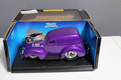 Coche diecast Muscle Machines 40 sedán entrega 1:18 con motor a reacción Cobra 428 Foto 1 de 4