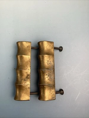 Par de asas modernas de mediados de siglo de latón JB herrajes envejecidos rescatados Foto 1 de 4