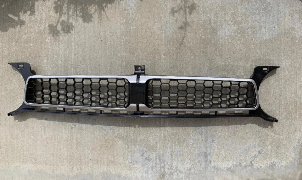 75-77 GRILLE HONDA CIVIC  62301-659-010 - Imagem 1 de 2