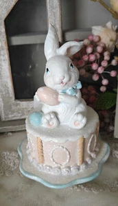 Osterdeko Hase Kaninchen Torte pasteltöne 12 x 17 cm Landhausstil Clayre & Eef - Bild 1 von 4