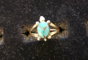 Vintage Zuni Handmade Sterling Silver Turquoise Small Turtle Ring Sizes 5 thru 7 - Picture 1 of 5