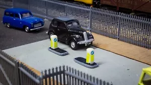 OO Gauge Keep Left Road Island Poller - Bild 1 von 7