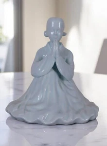 Vintage chinesische Kwan Yin Figur blaue Glasur Porzellan Göttin der Barmherzigkeit 8,5 Zoll - Bild 1 von 9