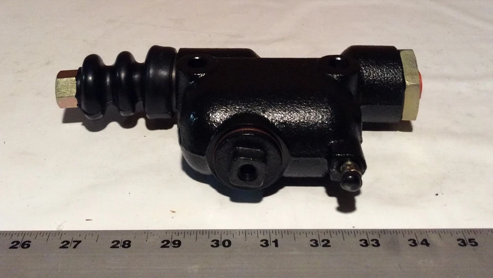 D295017A Doosan Master Cylinder Sku-05160208C - Image 1 of 1