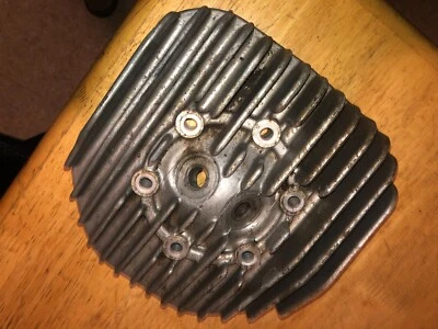 75 kawasaki kt-250 cylinder head, 11001-106-80 Foto 1 de 4