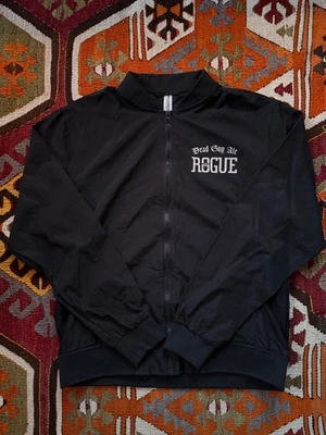 Jaqueta bombardeiro Rogue Brewery preta leve esqueleto Dead Guy Ale tamanho grande - Imagem 1 de 4