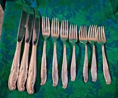 Vintage WM Rogers Allure/Teatime Silverplate Rogers Silverware 10 Pcs Fork Knife - Image 1 of 3