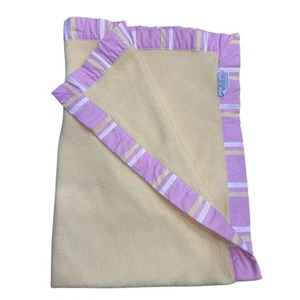 Manta de bebé Summersault amarilla polar rosa ribete a rayas bordes con volantes - Imagen 1 de 11