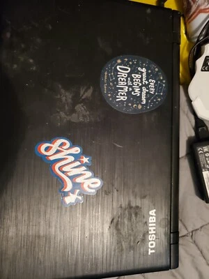 Portátil Toshiba Foto 1 de 4