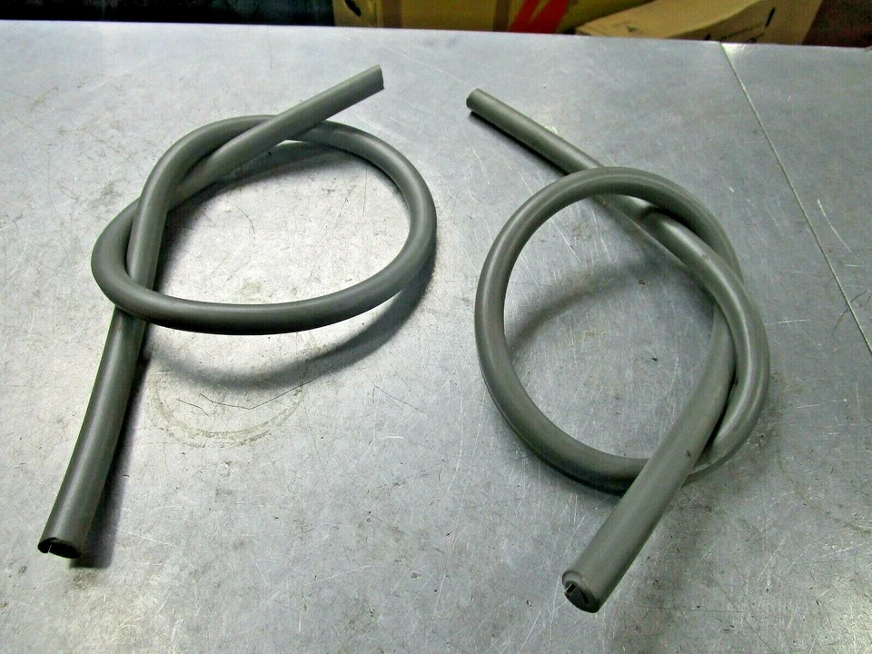 VESPAPX 125 T5 GREY REAR SIDE PANEL RUBBER TRIM BEAD LEFT AND RIGHT EB15 - Image 1 of 1