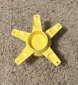 Vintage Tupperware Set of 5 Yellow Measuring Cups 1/4 Cup,1/3,2/3,3/4,1 Cup - Picture 1 of 6