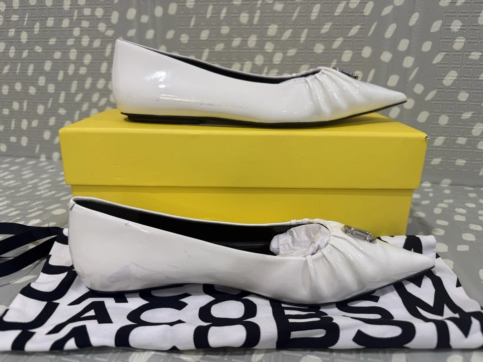 Marc Jacobs THE ALI BALLERINA charol blanco plano 2F4FFL001F08 mujer 9 Foto 1 de 4