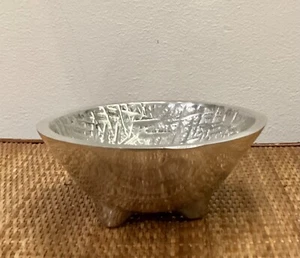 Round Crosshatch Tri-Legged Silver Metal Bowl Made In Mexico 7 1/2” X4” - Picture 1 of 7