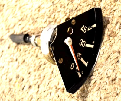 MERCEDES BENZ W108 OIL PRESSURE PSI GUAGE CLUSTER 0-45 PSI FROM A 280 SE OEM Foto 1 de 4