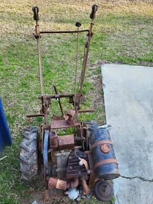 Arado de jardim antigo 1942 com motor Briggs e Stratton NR-6. - Imagem 1 de 4