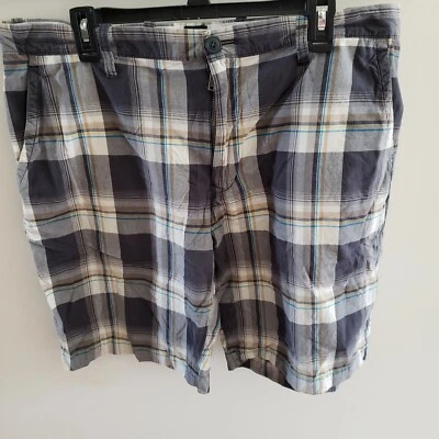 GAP MENS SHORTS SIZE 38,  Multi Colors - Image 1 of 4