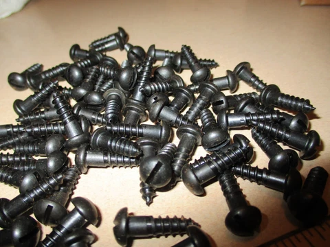 70 - VINTAGE NEW-OLD STOCK BLUED SLOTTED ROUND HEAD STEEL WOOD SCREWS, 5/8" X #9 Cover