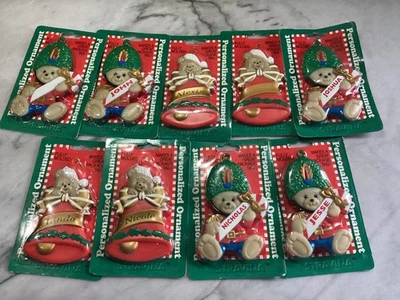 Enfeites de Natal vintage 1998 Stravina personalizados de ursinho de pelúcia (9) novos - Imagem 1 de 2