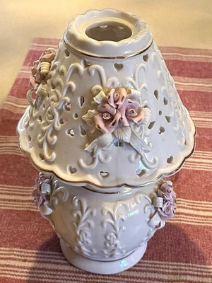 Vtg LENOX VICTORIAN STYLE PORCELAIN BEDSIDE TABLE LAMP 3D APPLIED Pink ROSES - Image 1 of 4