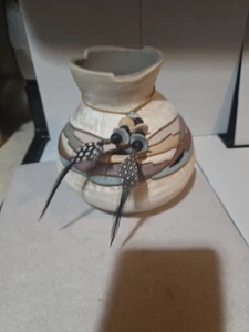 Signed STEVEN KAYE Pottery Designs Southwest Hand Made Clay Pot w Feather - Picture 1 of 8
