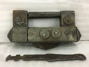 DE COLECCIÓN AÑOS 30 ÚNICO TRUCO O ROMPECABEZAS RESORTE DE PÚAS RARO CANDADO DE HIERRO CON LLAVE - Imagen 1 de 12