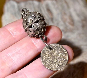 Antigua moneda de filigrana beduina yemení con medallón colgante plateros judíos - Imagen 1 de 11