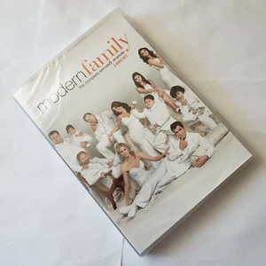 Modern Family The Complete Second Season DVD 2011 3 Disc Set Brand New - Picture 1 of 3