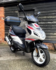 Sinnis Harrier Learner Legal Scooter 125cc 2017 delivery possible - Picture 1 of 6