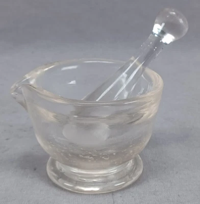 Mortero y mortero boticario de vidrio soplado americano antiguo de mediados del siglo XIX Foto 1 de 4