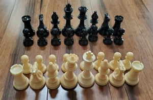 Vintage Plastic Chess - Complete 32 Pieces- free ship - Picture 1 of 8