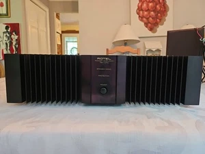 Rotel RB-1070 Stereo Power Amp Amplifier - 130 W Into 8 Ohms 330w Into 4 Ohms - Picture 1 of 5