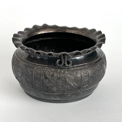 Maceta antigua Aurora Bowl Cuádruple Plato Metal Flores Pájaro Diseño Lagarto Foto 1 de 4