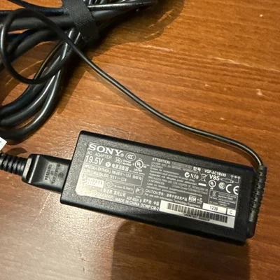 Genuine OEM SONY 65W VGP-AC19V49 19.5V 3AC Adapter Power Charger with cable - Image 1 of 3