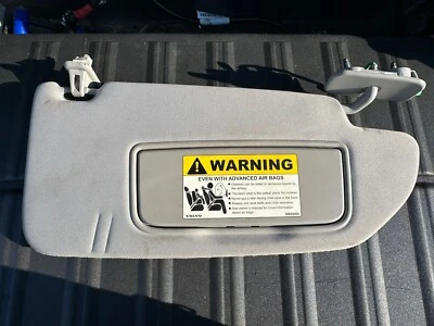 Volvo XC90 2003-2006 lado derecho del pasajero parasol iluminado Foto 1 de 3