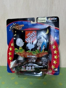 Tony Stewart 2002 NASCAR Champ Winner’s Circle Diecast & Hood – Peanuts Edition - Picture 1 of 2