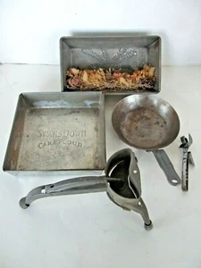 VINTAGE KITCHEN UTENSILS LOT- SKILLET, FLOUR TRAY, SHREDDER & BIRDS NEST TRAY - Picture 1 of 8