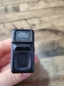 Volvo OEM Black Sunroof Control Switch 9128537 fits 850 94-97 - Picture 1 of 4