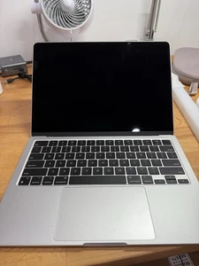 2 Cycle 2022 Apple MacBook Air 13-inch M2 Chip 16GB RAM 256GB Silver MC7V4LL/A - Afbeelding 1 van 5