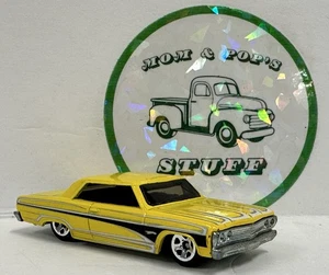 1965 Chevelle Malibu 1:64 Hot Wheels With Metal Base Yellow - Picture 1 of 8