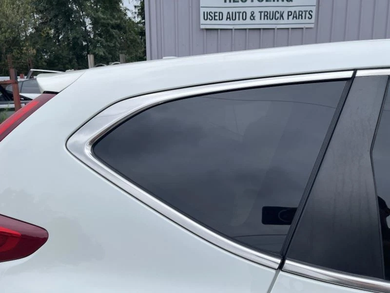 Honda CR-V 2017-2022 cuarto de ventana derecho con cromo PC: NH603PX AWD 80 K EX-L 57534 Foto 1 de 4