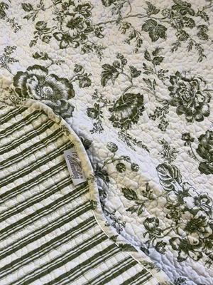 Williamsburg Devon Moss Quilt Throw Blanket Coverlet 56 X 46 Scalloped - Image 1 of 4