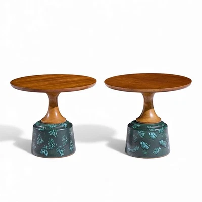 Mesas auxiliares John Van Koert para Drexel de cerámica verde y nogal - Par Foto 1 de 4