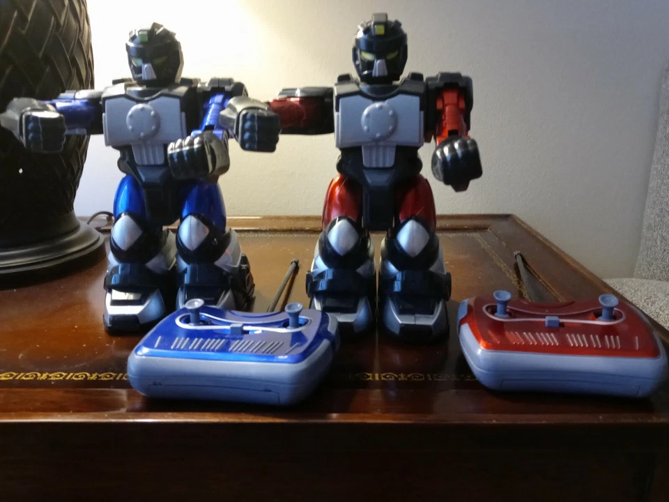 Cyber Boxing Robots Head-2-Head RC Boxing remote control full motion - Image 1 of 1