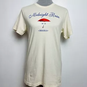 Camiseta Taylor Swift Talla Mediana Cuello Redondo Medianoche Lluvia Crema Mangas Cortas NUEVA - Imagen 1 de 5